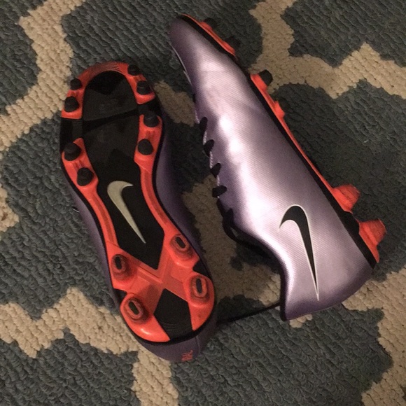 Nike sports cleats, condition like new - Picture 4 of 5